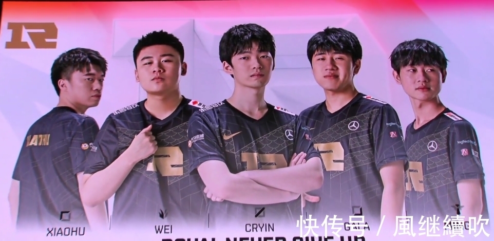 评论员在解 评论员在解